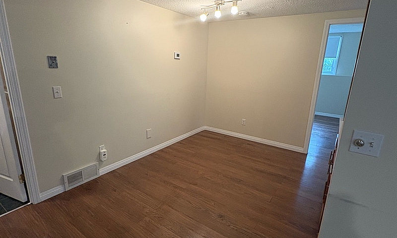 2 Bedroom Basement S...