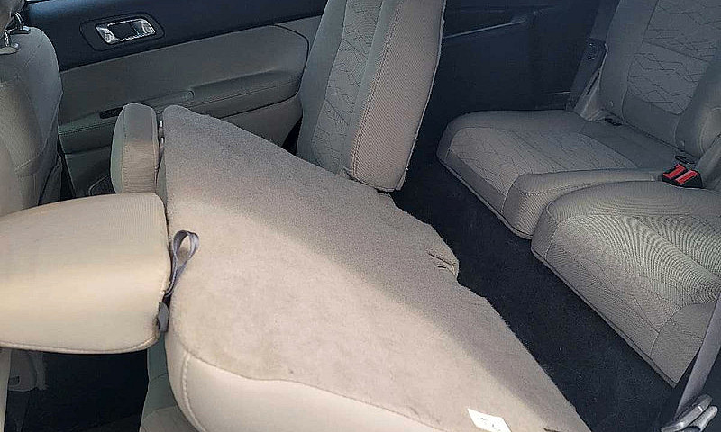 2012 Ford Explorer 7...