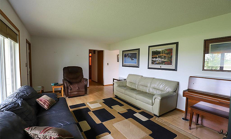 Charming 3 Br Huge L...