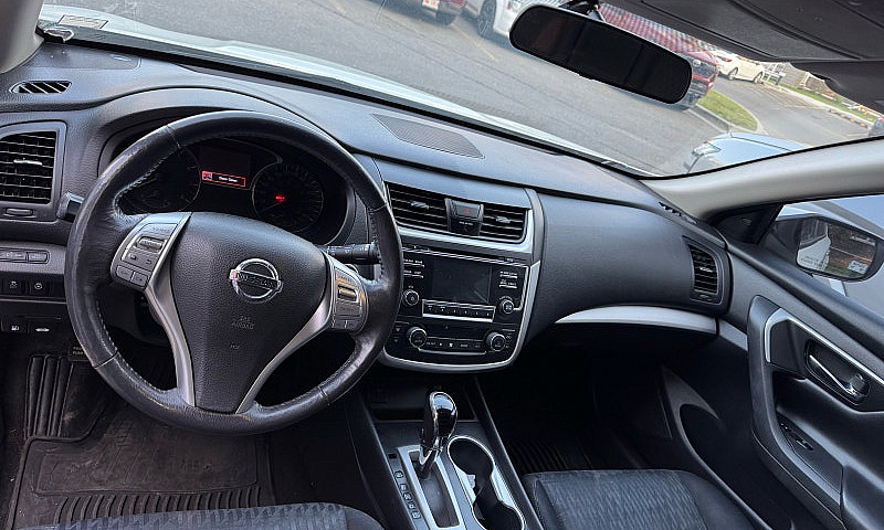 2017 Nissan Altima 2...
