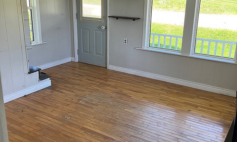 3 Bed 1 Bath Highway...