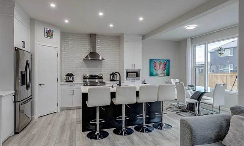 5+0 Beds House For R...