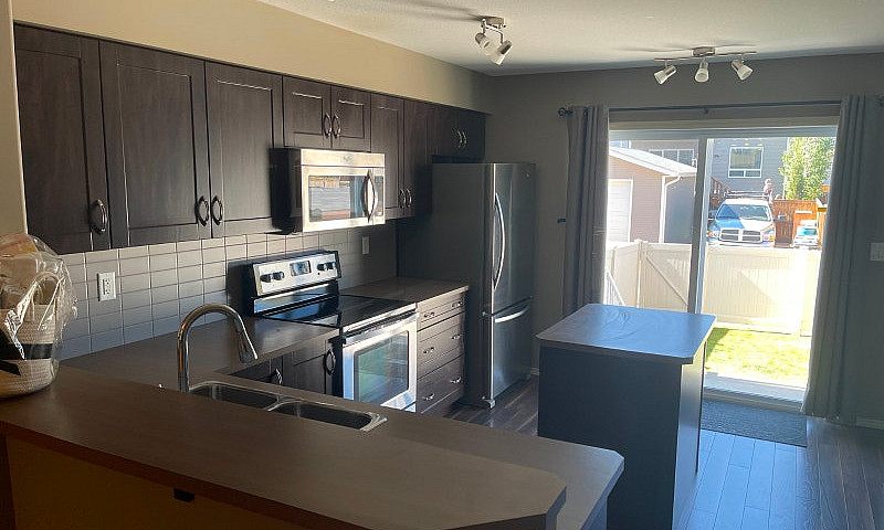 Townhouse For Rent -...