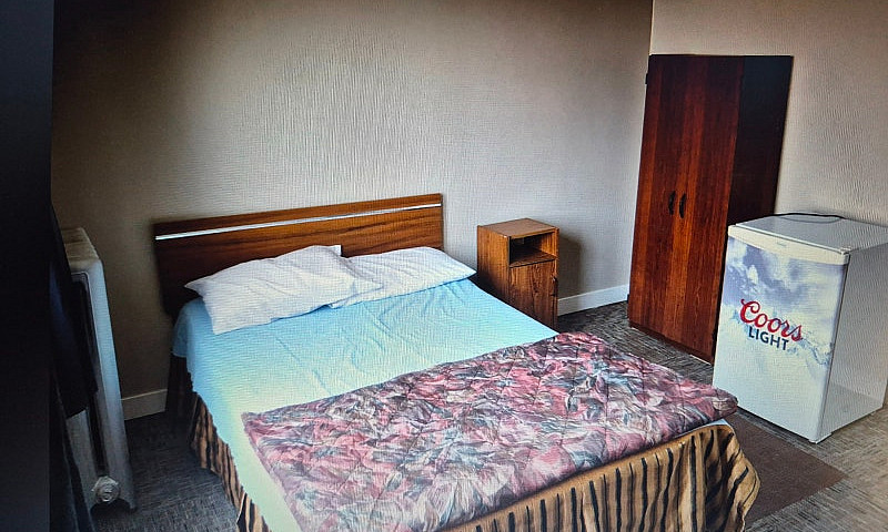 Furnished Bachelor- ...