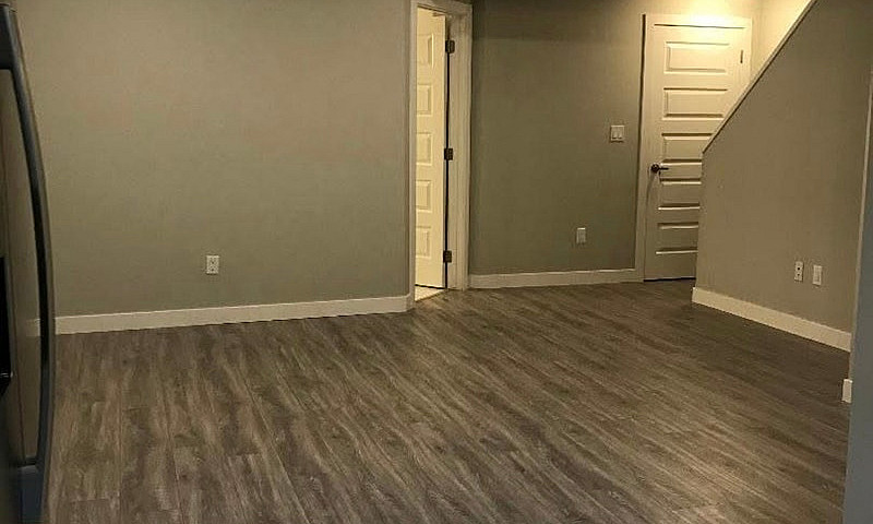 Basement Suite For R...