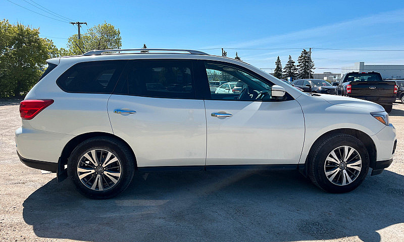 2017 Nissan Pathfind...