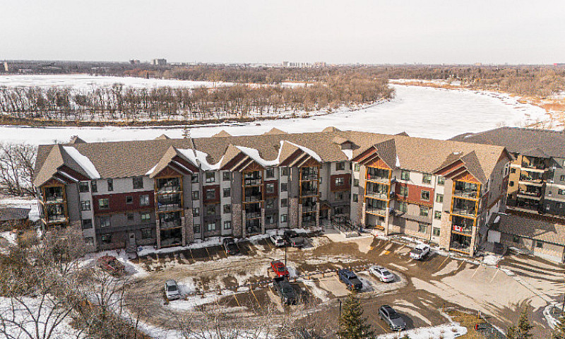 Stunning 2-Bed, 2-Ba...