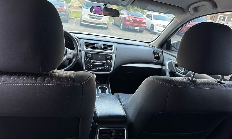 2017 Nissan Altima 2...
