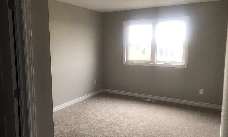 3Bds, 2.5 Baths Town...
