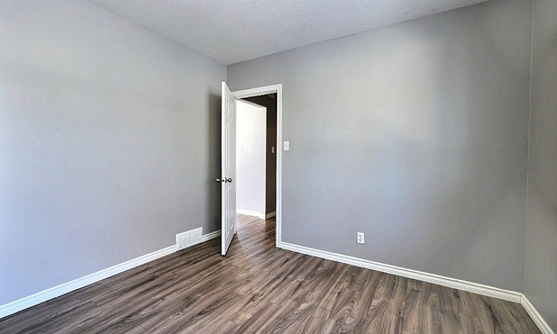 2 Bedroom Upper Leve...