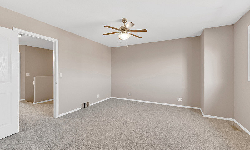13 Lark Close, Sylva...