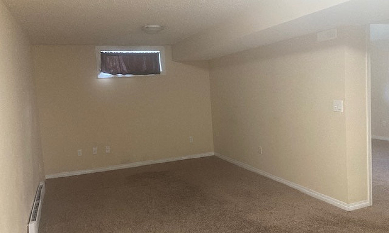 Basement Suite For R...