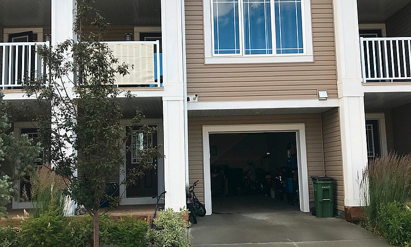 Modern 2-Bedroom Tow...