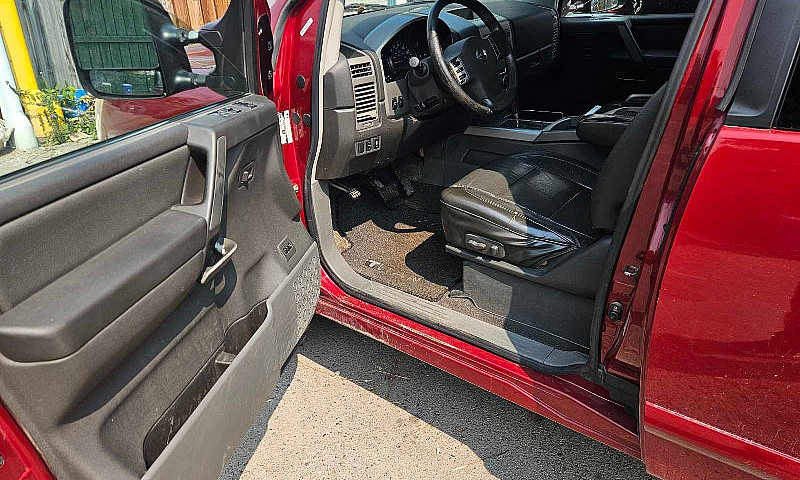 2006 Nissan Titan V8...