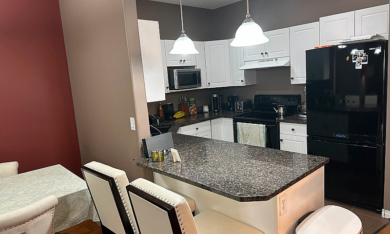 Spacious 938 Sqft Co...