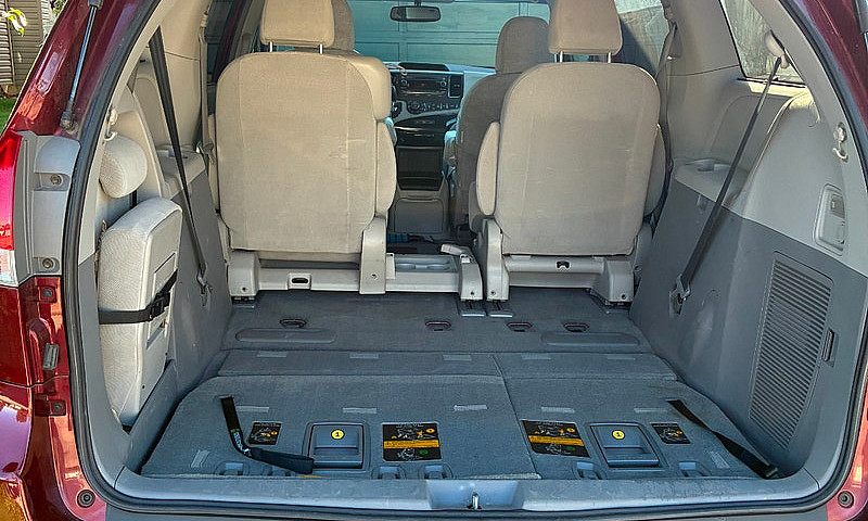 2014 Toyota Sienna L...