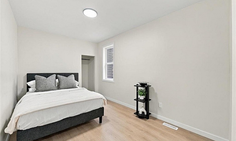 Fully Renovated 2 Be...