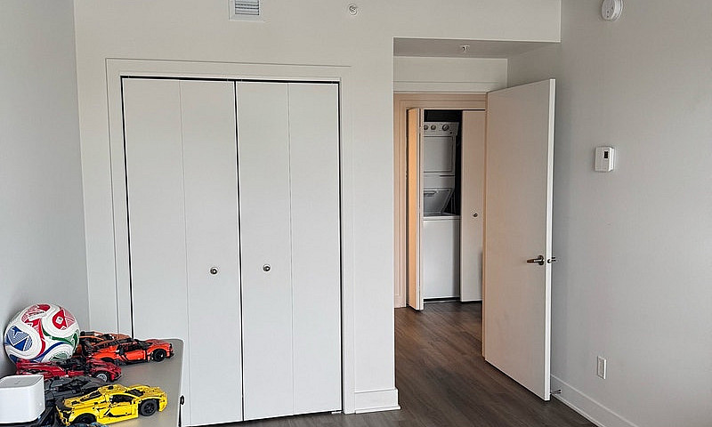 Condo À Louer...