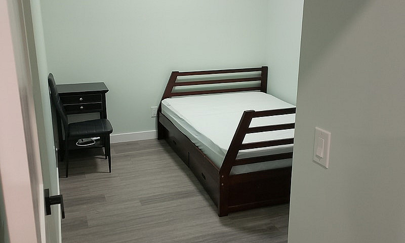 Newly Renovated 2-Be...