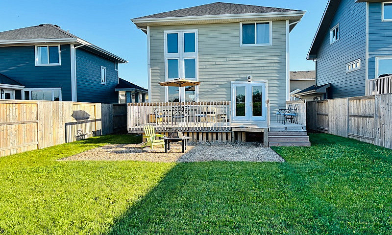 255 Eaton Crescent ...