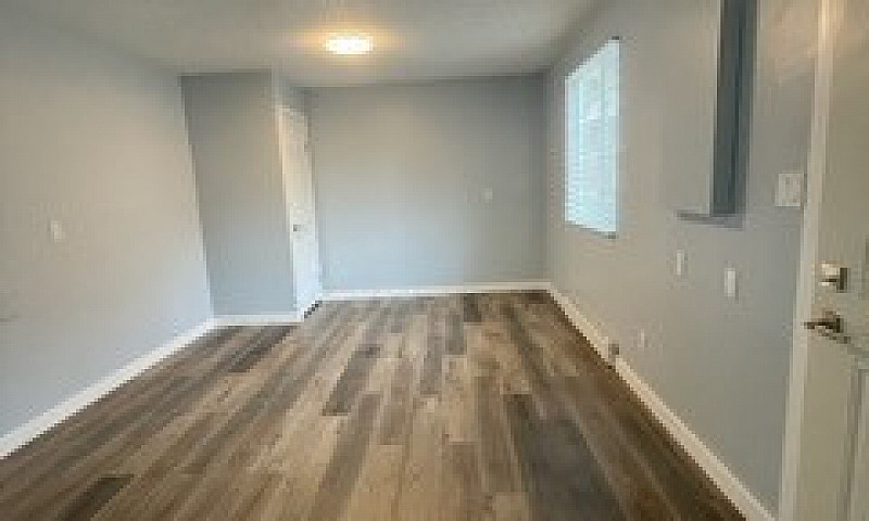 Newly Renovated 2 Be...
