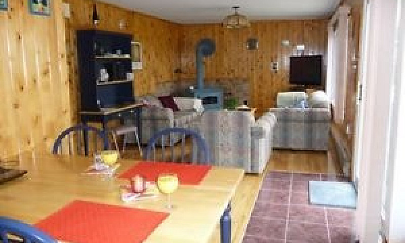 Country Home On 2 Ac...
