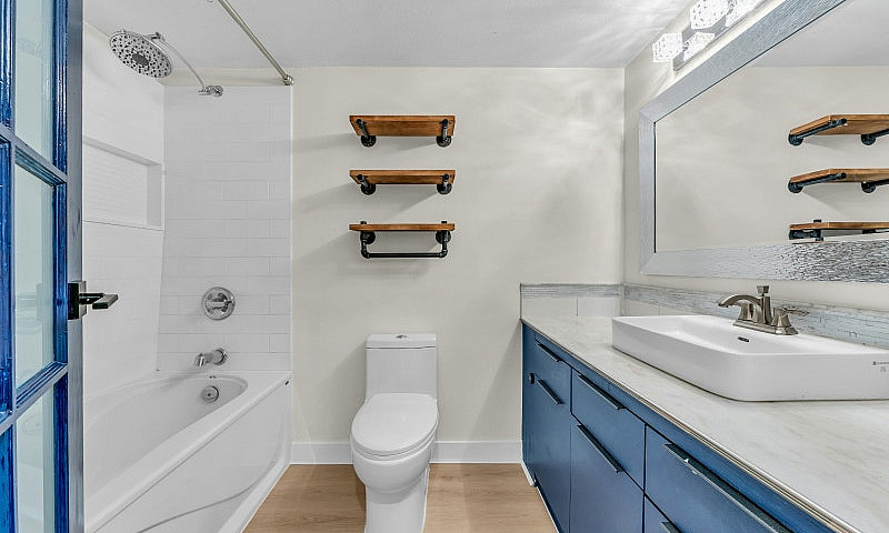White Rock 2 Bed 2 B...