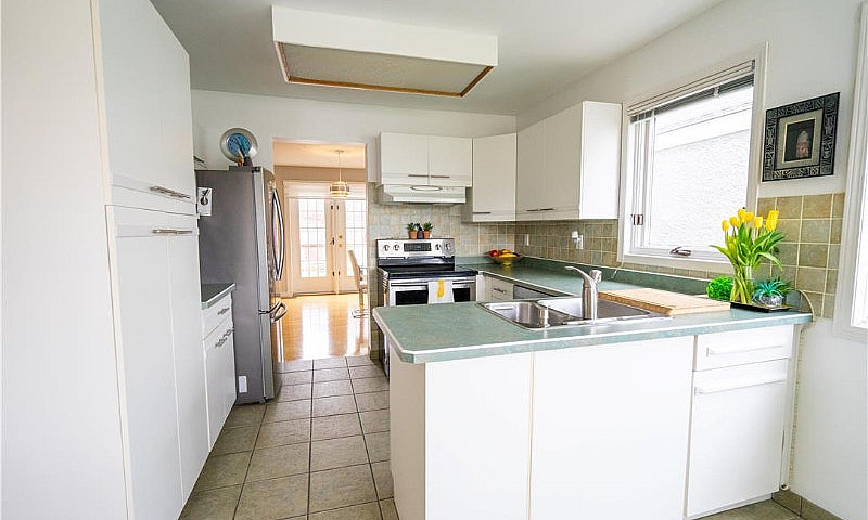 Whyte Ridge Detached...
