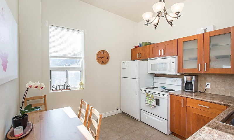 1 Bedroom Apt Just S...