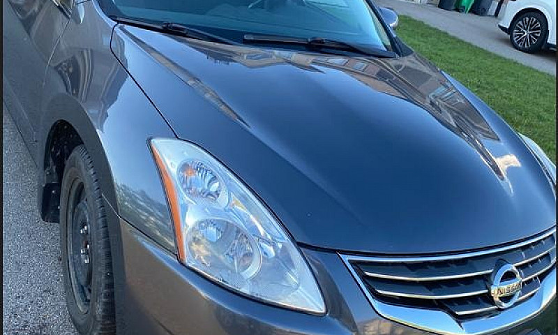 2010 Nissan Altima 2...