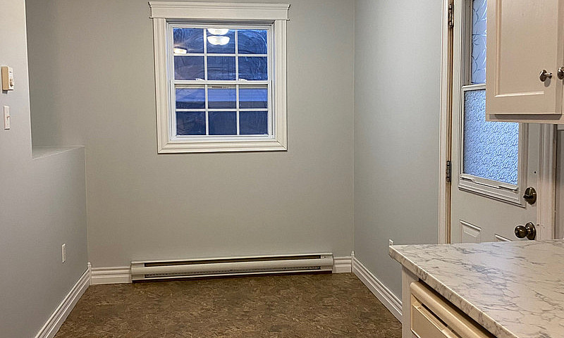 Upstairs 3-Bedroom ~...