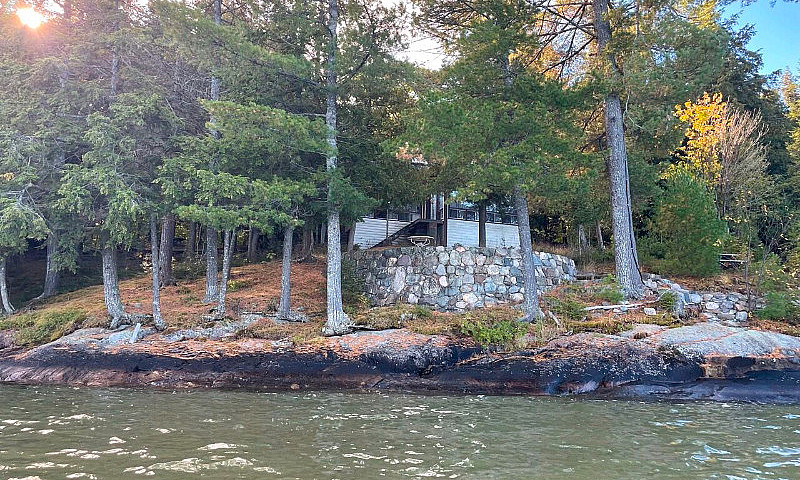 Stunning Lakefront P...