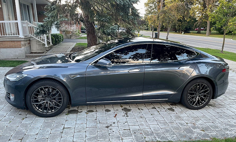 2014 Tesla Model S 8...