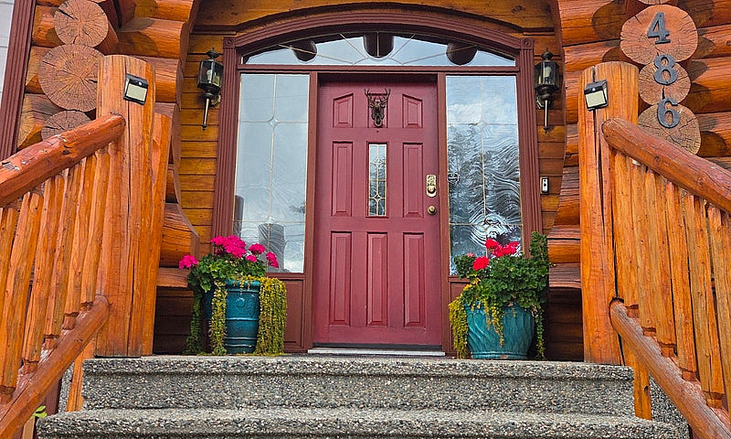Stunning Log Home On...