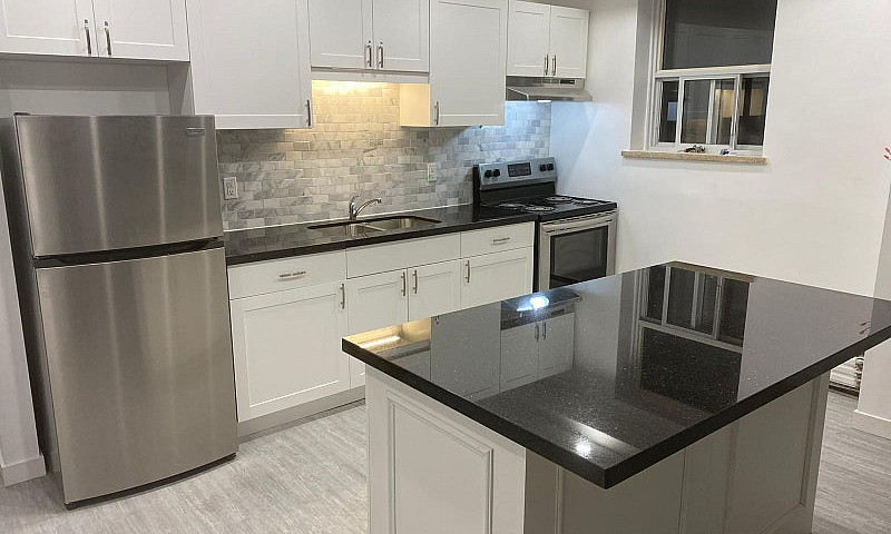 Large Renovated 2 Be...