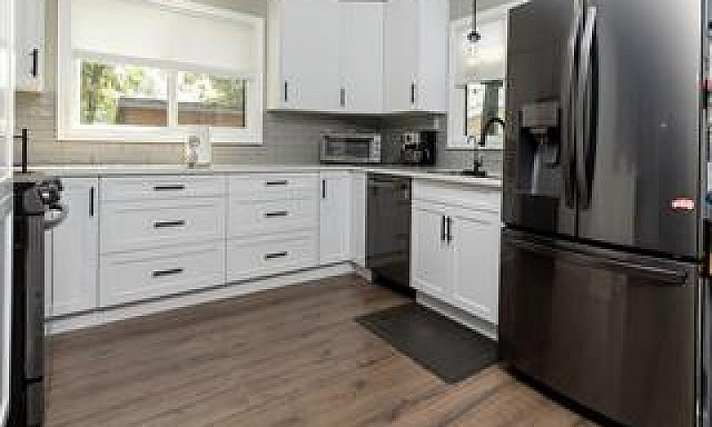 St. Laurent House Fo...