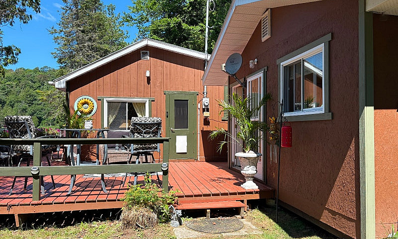 Waterfront Cottage /...