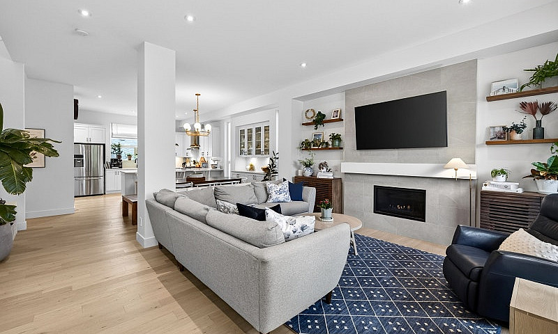 Newer 5 Bed + 4 Bath...