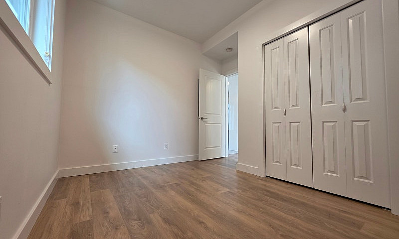 Luxury 2-Story Upper...
