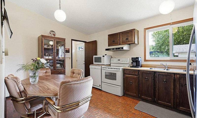  3 Bedroom 2 Bath Bu...