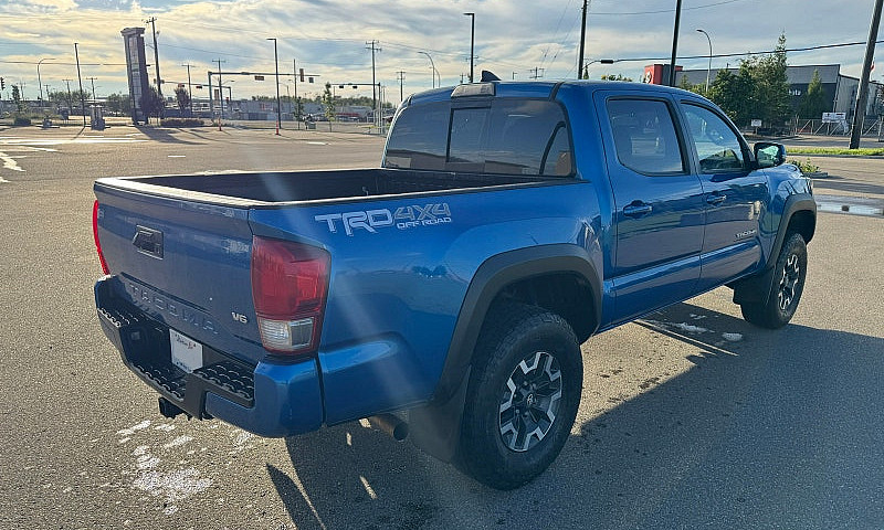 2017 Toyota Tacoma T...