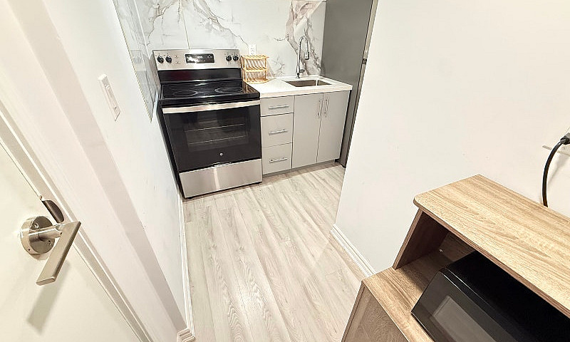 2 Bedroom Basement U...