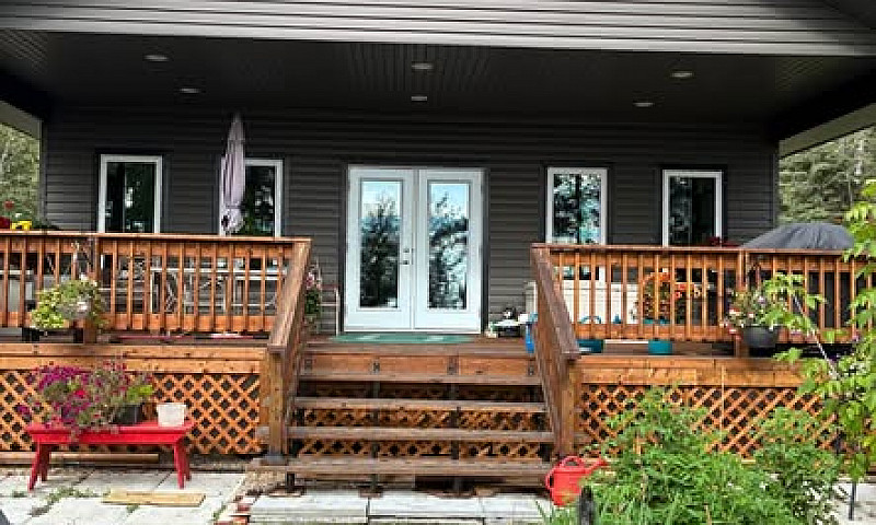 Lakefront Home For S...