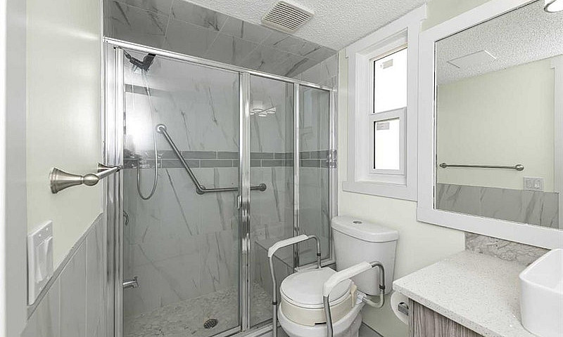 Spacious 4-Bedroom, ...