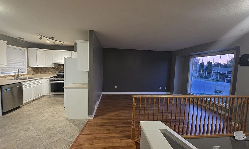 5 Beds 2 Baths House...