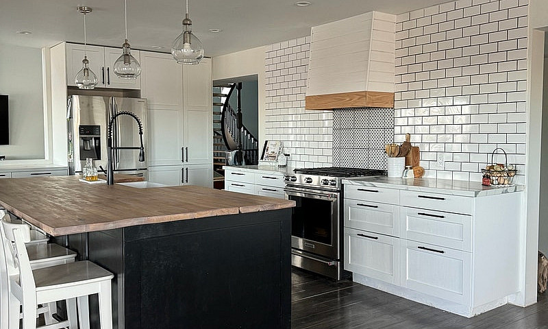 Large Farmhouseto Be...