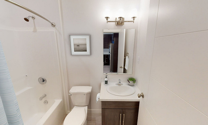 Modern 2-Bedroom Sui...