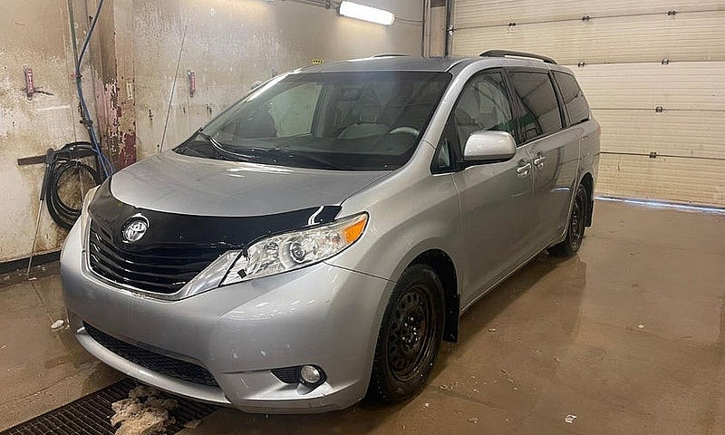2011 Toyota Sienna L...