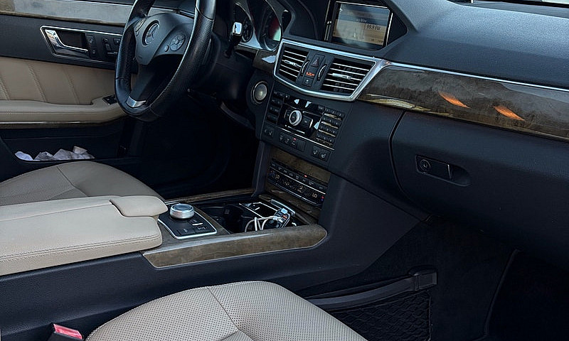 2010 Mercedes Benz E...