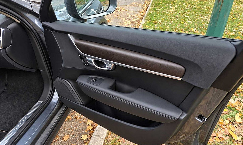 2019 Volvo V90 Cross...